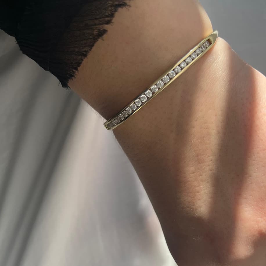 Premium Gold Taşlı Kelepçe